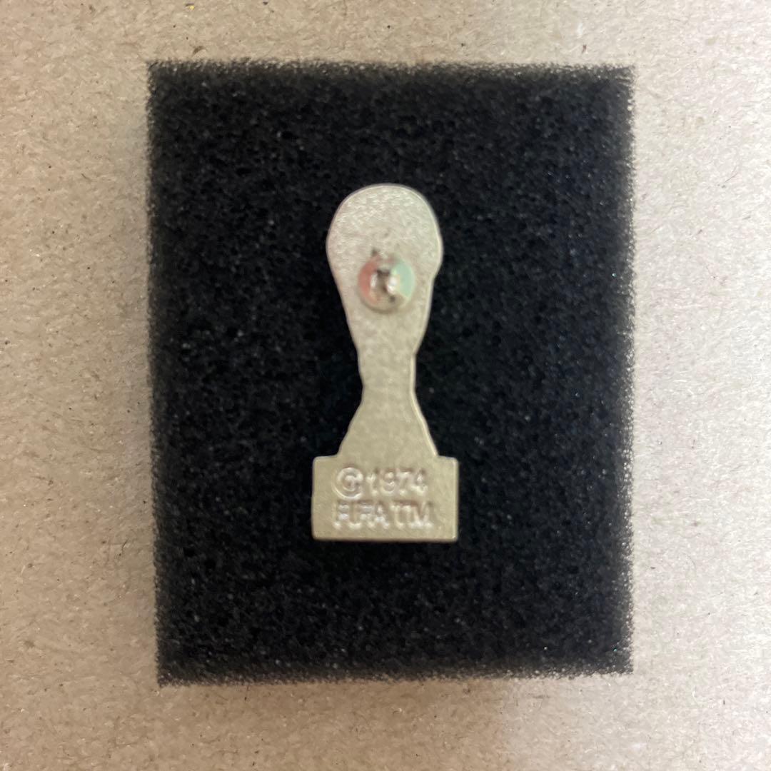 2002年FIFAワールドカップ トロフィー ピンバッジ ピンズ - メルカリ