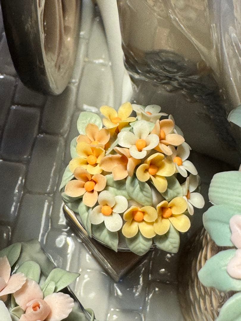 現行定価88.6万円】リヤドロ 花の街角 LLADRO 6809 ハイクラス - メルカリ