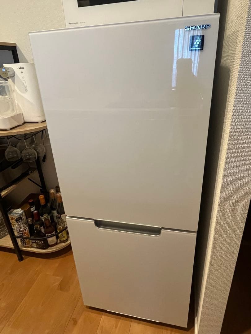 シャープ 冷凍冷蔵SJ-GD15G-W Amazon | シャープ SHARP ガラスドア 冷蔵庫 (幅49.5cm) 152L プラズマ