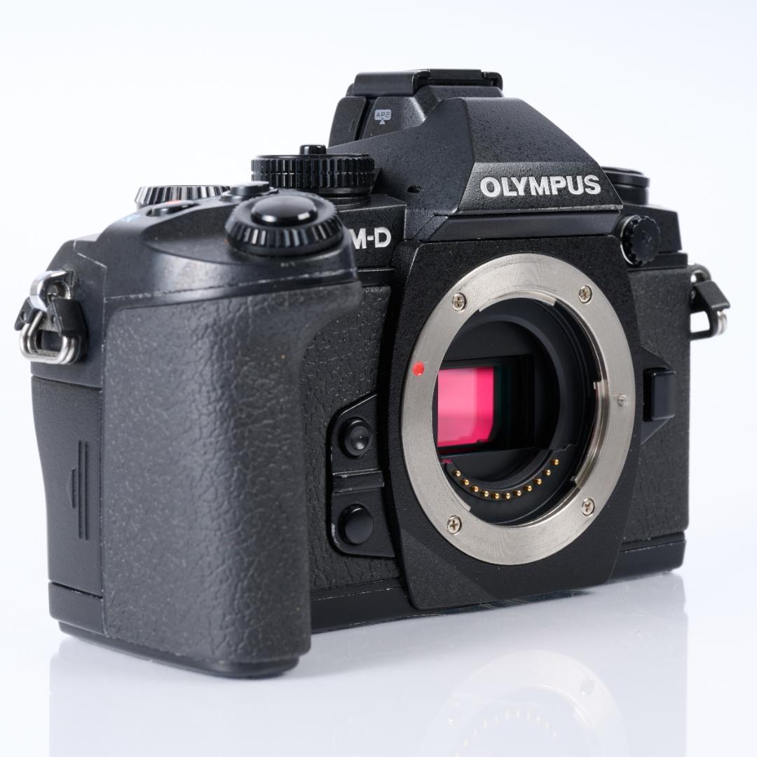 OLYMPUS OM-D E-M1 / ズーム＋単焦点1本ずつ 他付属品あり