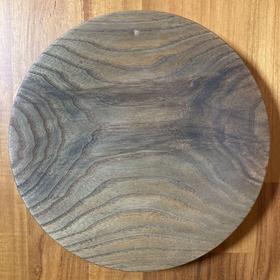 藤本健さんの木の器 沖縄の木から生まれた 藤本健さんの木の器。 ありのままの、威風堂々と