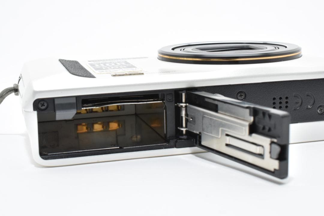 《 美品 》　カシオ　CASIO EXILIM EX-ZR100 ホワイト