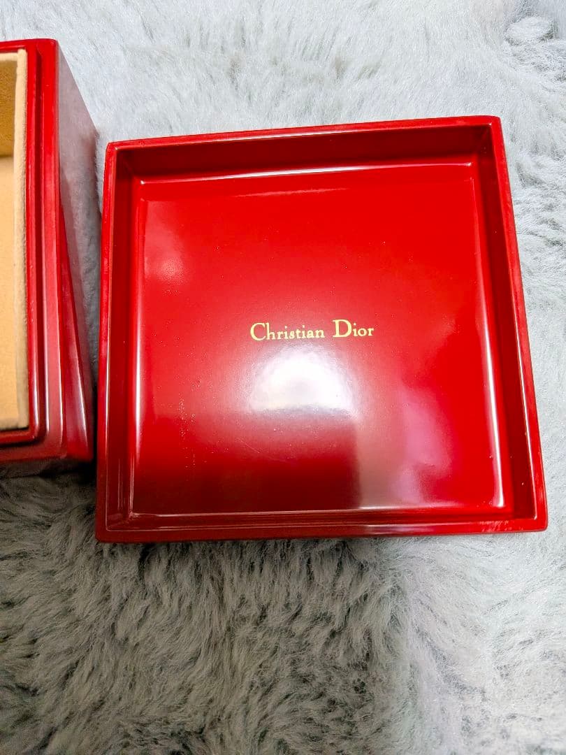 か*る様 激レアChristian Diorギフトボックス重箱風 漆塗り調レッド