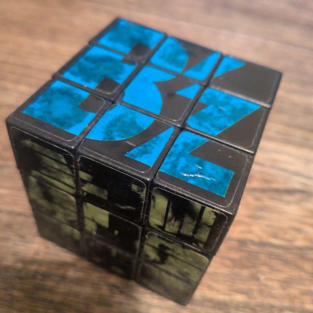 B,z ✨️ルービックキューブ - メルカリ