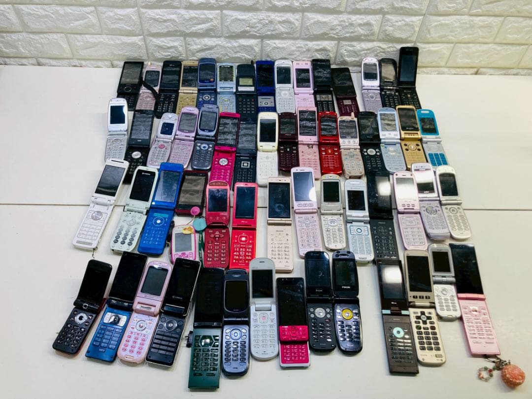 90Z 携帯電話 ガラケー 動作未確認品 修理パーツ取り/コレクション用 Yahoo!オークション -「ジャンク ガラケー まとめ」の落札相場・落札価格