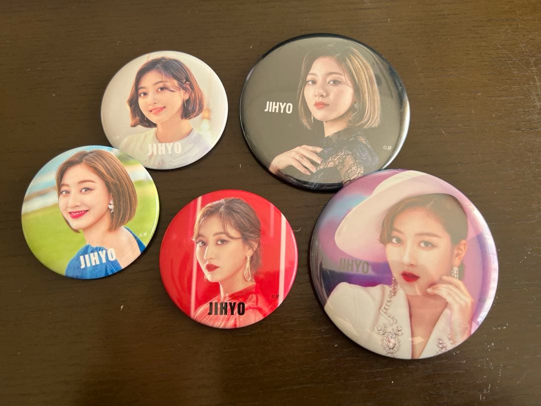 ジヒョ TWICE 缶バッチ - メルカリ