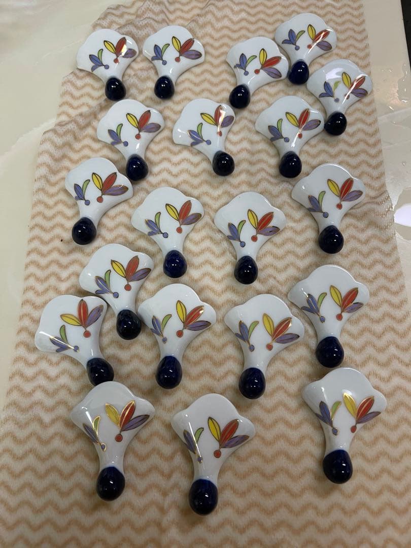 箸置き　20個セット 楽天市場】箸置き 陶器 十二支 桐箱入り 六兵衛窯 12種類セット 子 丑