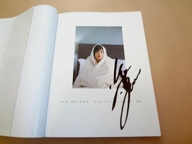 ☆ 志尊淳 直筆サイン入り セカンド写真集 「23」 ☆ - メルカリ