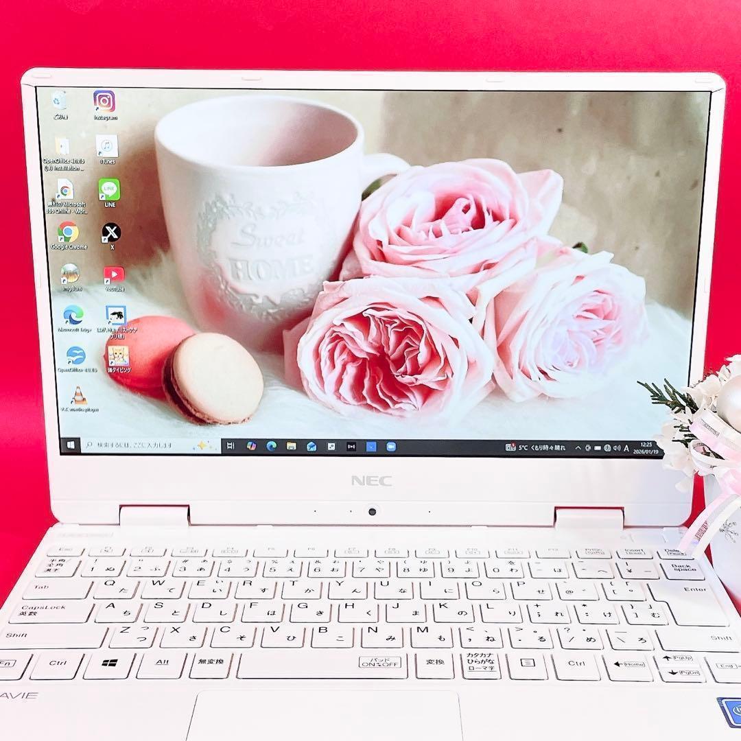 バッテリー良好❣️小型軽量✨️薄型ノートパソコン✨️可愛い白