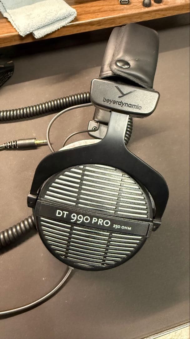 Beyerdynamic DT 990 PRO 250Ω 有線ヘッドホン Amazon.com: beyerdynamic DT 990 Pro 250 ohm Over-Ear Studio