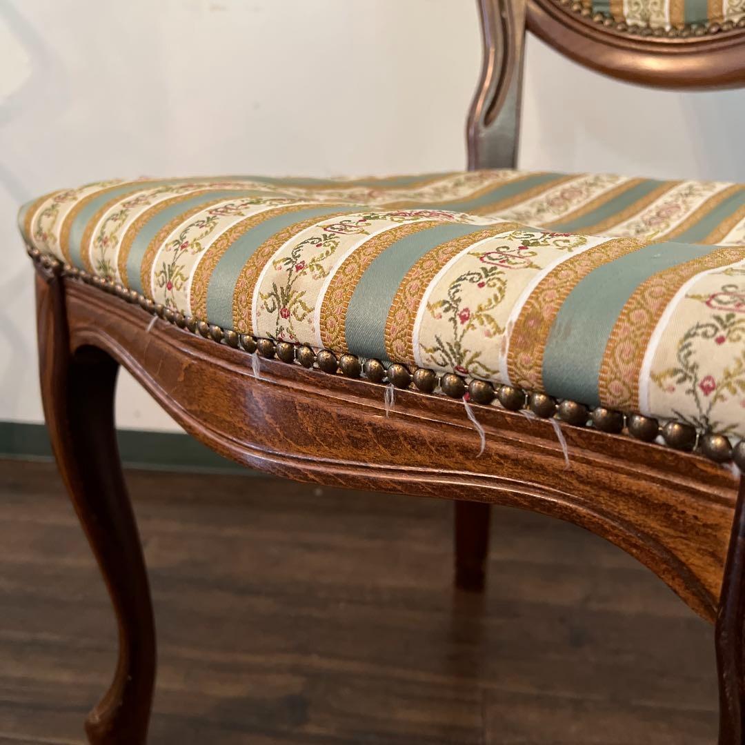 k011 クラシカルなダイニングチェア グリーン系 スタイリッシュな