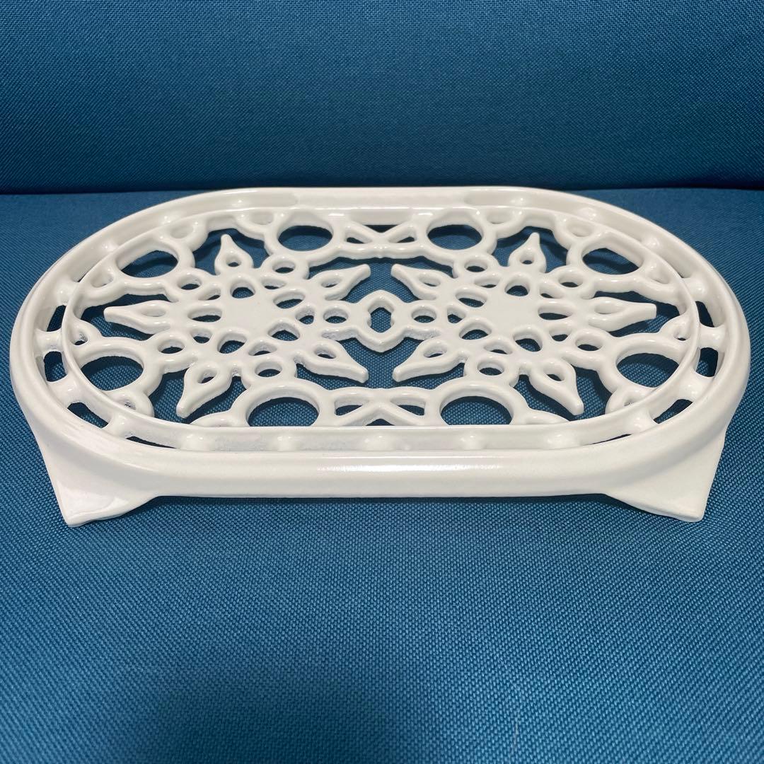 《未使用》ルクルーゼ オーバル トリベット 白