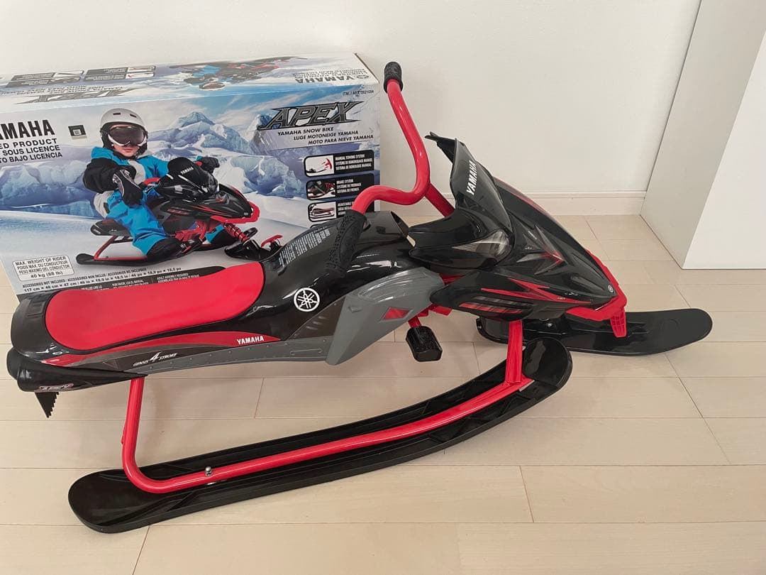早い者勝ち‼️【期間限定】YAMAHA スノーモービル型ソリ - メルカリ
