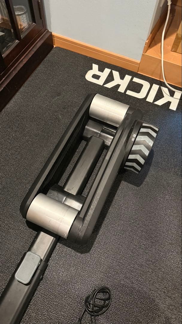 バ*薇様 Wahoo KICKR ROLLR 純正マット付き - メルカリ