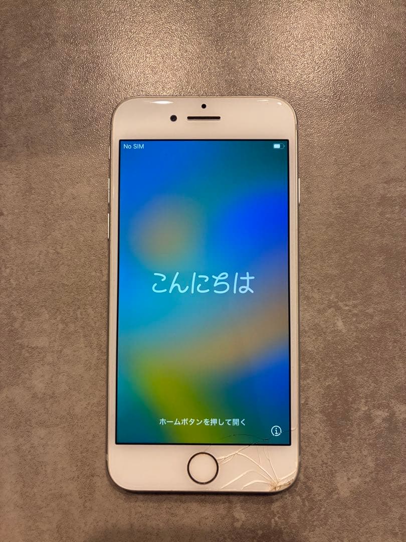 iPhone8 シルバー 本体 SIMフリー 画面割れあり - メルカリ