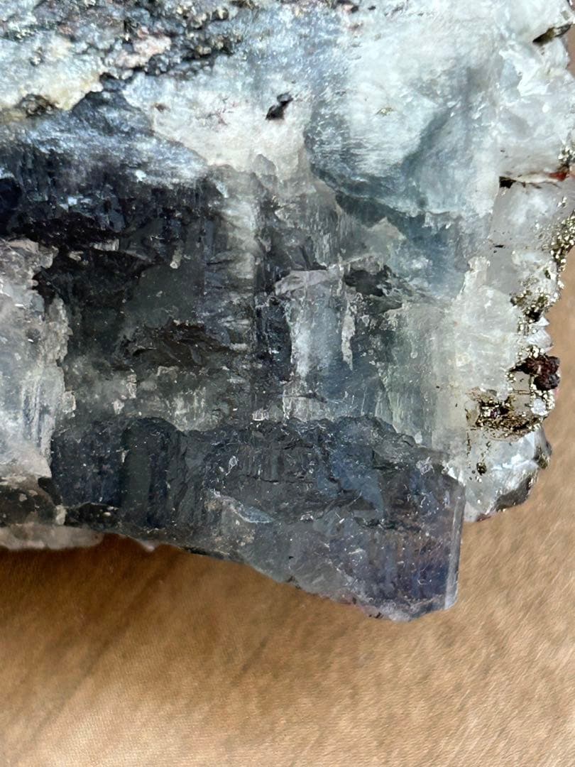 モロッコ産 ブルーフローライト × レッドクォーツパイライト共生 原石