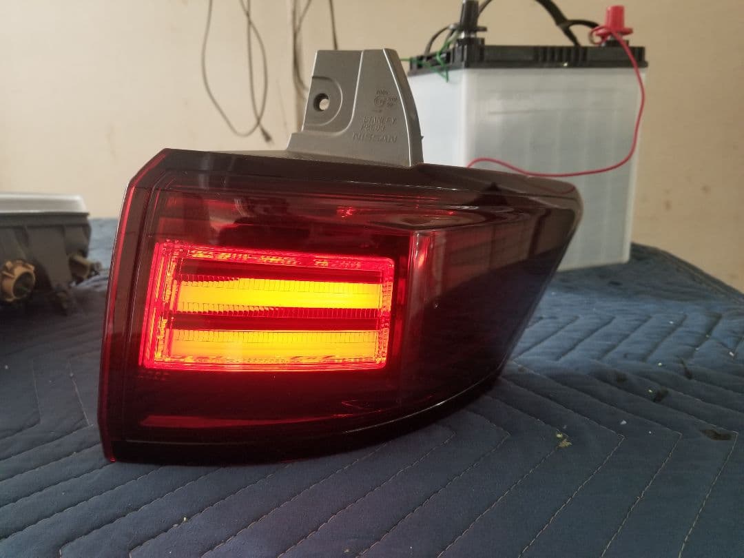 E52 エルグランド ワンオフ LEDテールセット - メルカリ