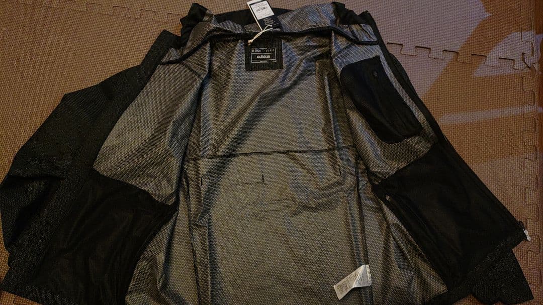 新品未使用タグ付き)アディダスランニング ジャケット BX979-HM4326