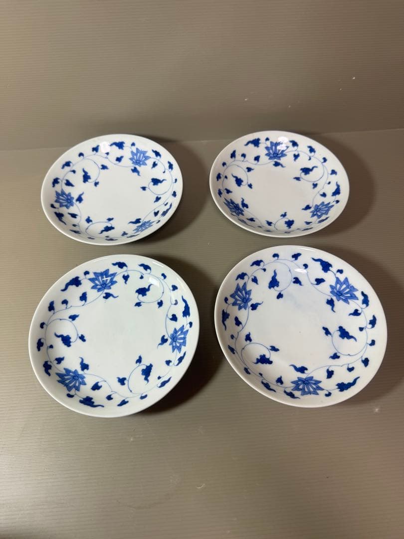 2890 深川製磁　染付唐草蓮花紋　中皿　4客　17cm 時代物 染付菊唐草 | 有田焼 深川製磁｜公式オンラインストア