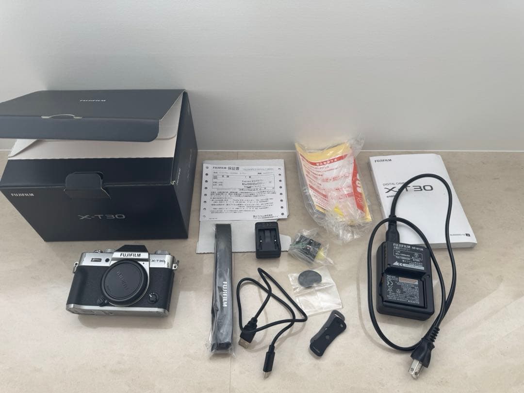 FUJIFILM X-T30 本体　予備バッテリー付 富士フイルム X-T30 ボディ シルバー 予備バッテリー付き｜Yahoo