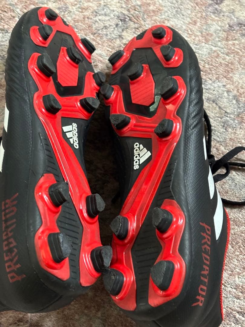 adidas Predator サッカーシューズ ブラック/レッド - メルカリ
