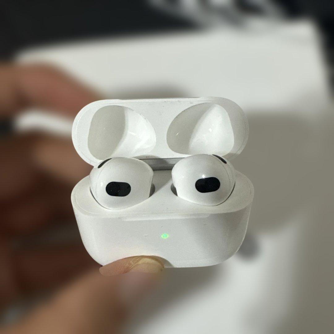 Air Pods エアーポッズ　第3世代　Lightning Lightning充電ケース付きAirPods（第3世代） MPNY3J/A [ワイヤレス