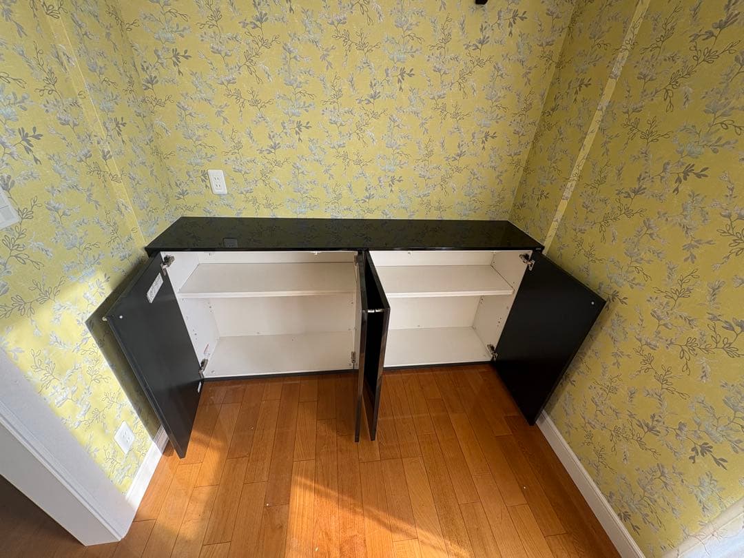 展示場　黒い木製キャビネット TOSTEM 引き取り限定❗️ Woody Aura両面引き出し木製キャビネット | 高温炭化処理で耐久性を