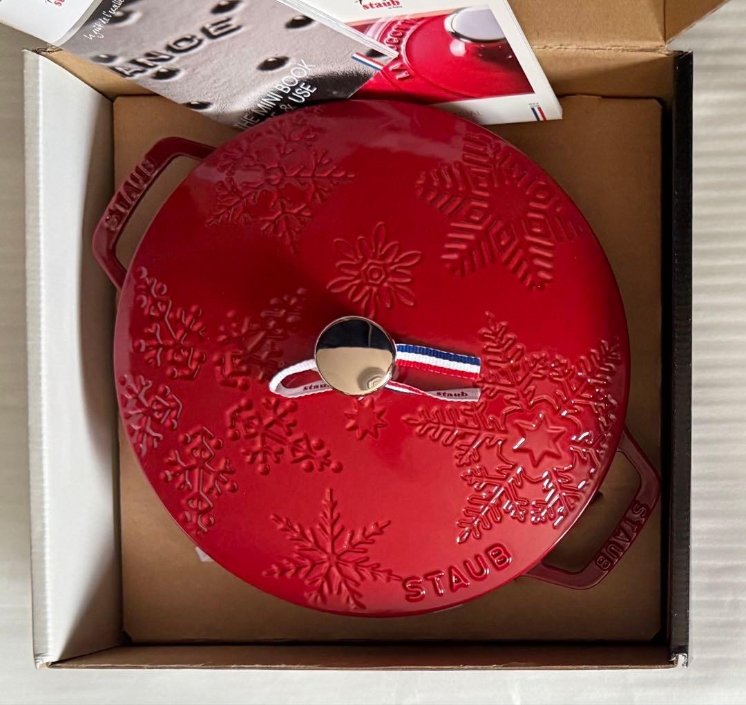 新品☆ストウブ スノークリスタル ココット 24cm レッド クリスマス