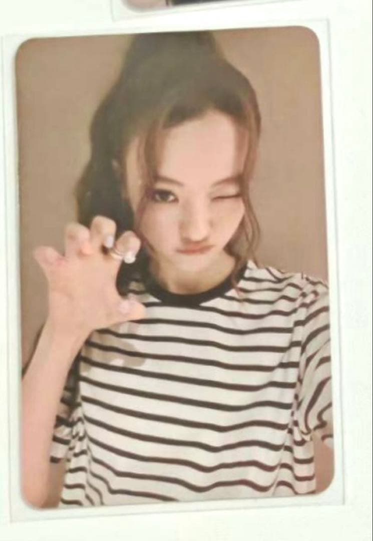 MEOVV エラ 1stEP 広州ポップアップ 100枚限定 トレカ - メルカリ