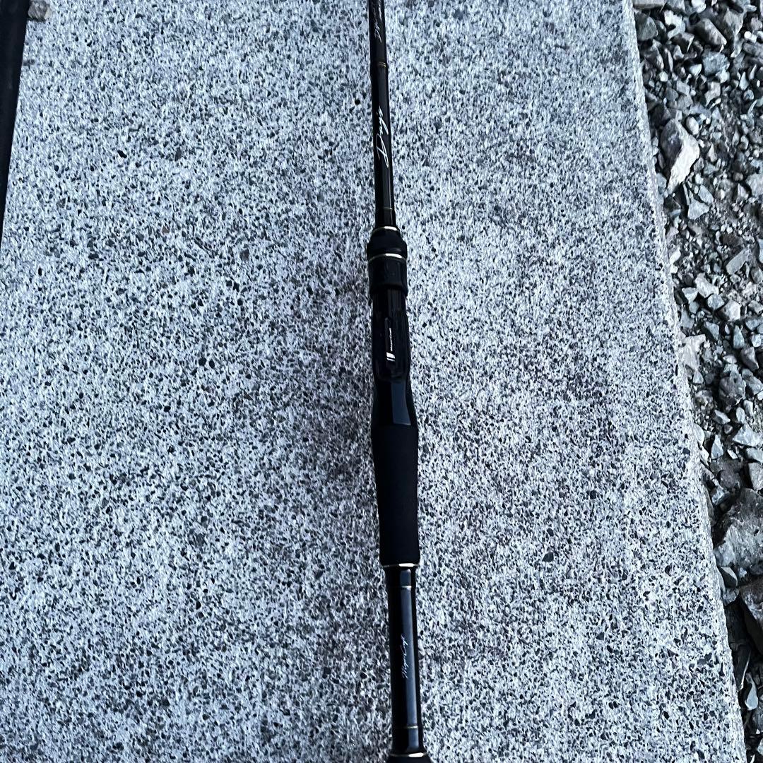 ブラックバスロッド カーボンファイバー製 カーボン製とグラスファイバー製、たわみの違いを比較・検証
