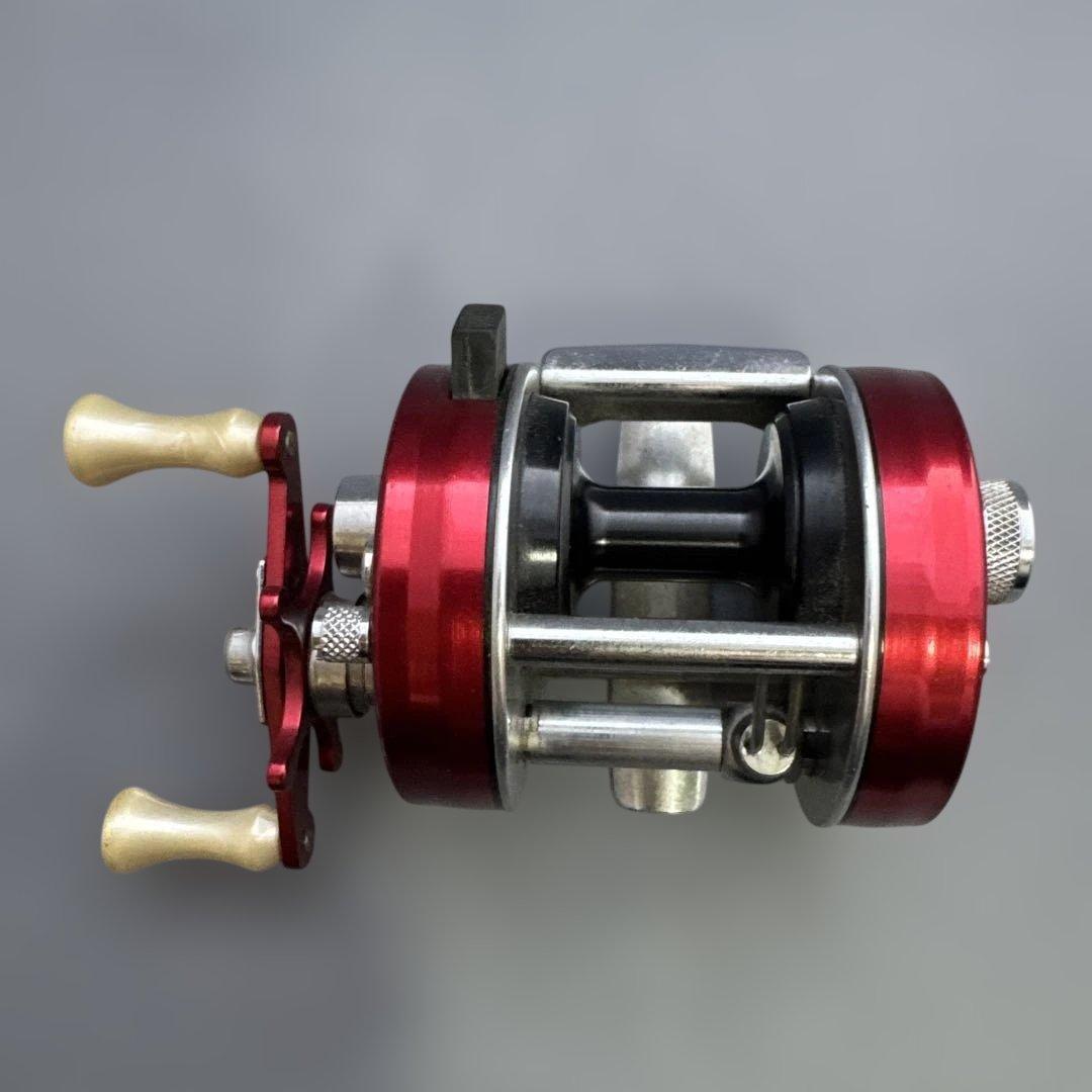 ABU 2500CIレッド ワンオーナー超美品 試し投げ以降未使用 - メルカリ