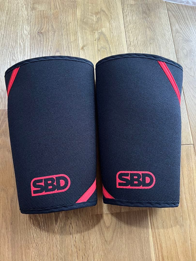 SBD　ニースリーブ　パワーリフティング用　2XLサイズ　7mm　新ロゴ 楽天市場】SBD ニースリーブ パワーリフティング リフター 筋トレ