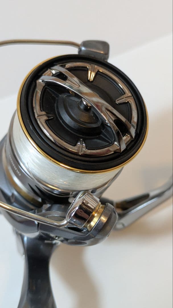 極美品 シマノ リール 17 アルテグラ C3000 ナイロンライン(2号)付