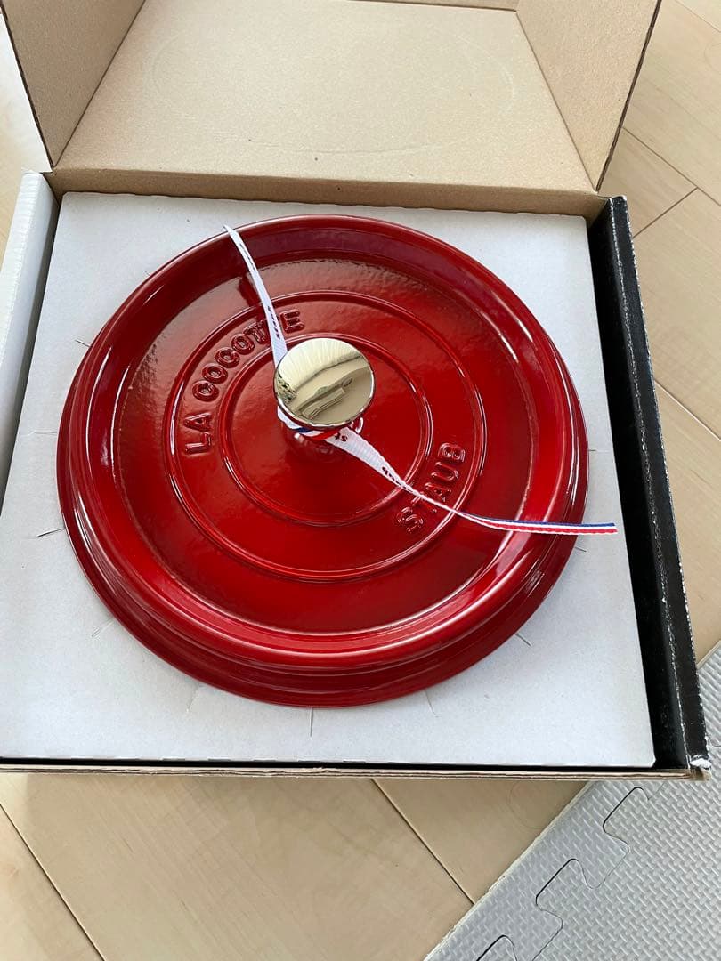 ストウブ STAUB 鋳物ホーロー鍋 ピコ・ココット 2.6Ｌ ラウンドチェリー