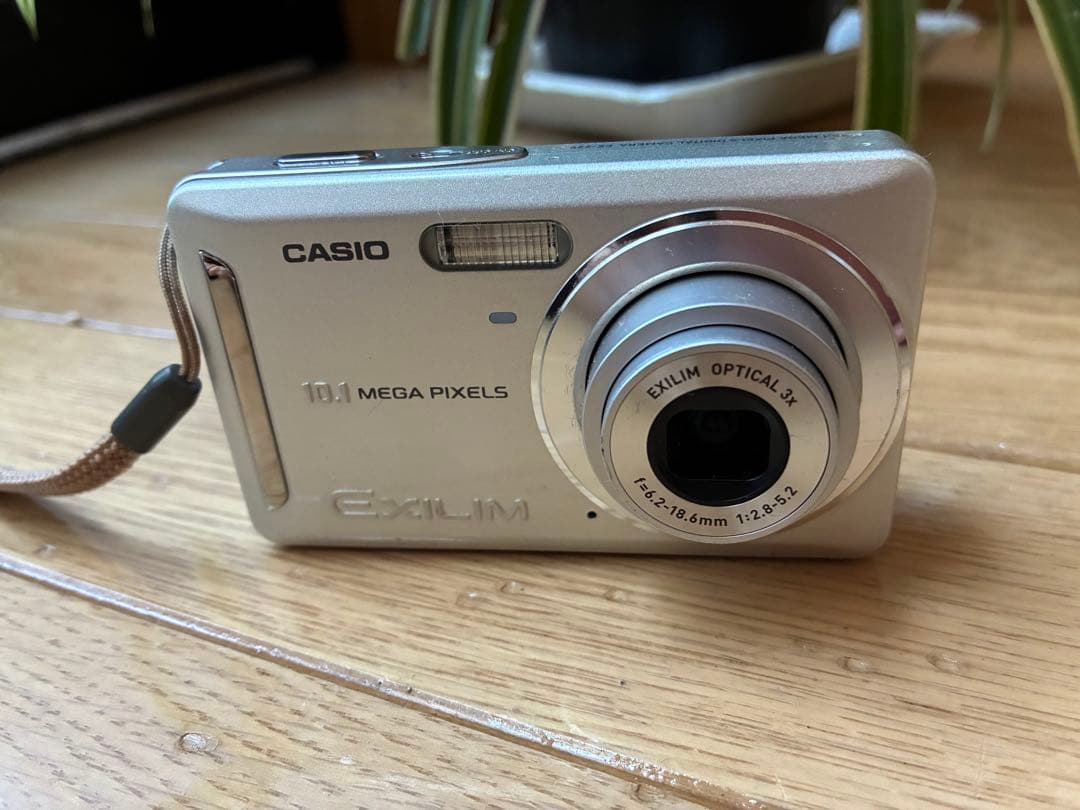 【週末値下げ】コンパクトカメラ カシオXEILUM Amazon | CASIO デジタルカメラ EXILIM (エクシリム) ZOOM ホワイト EX