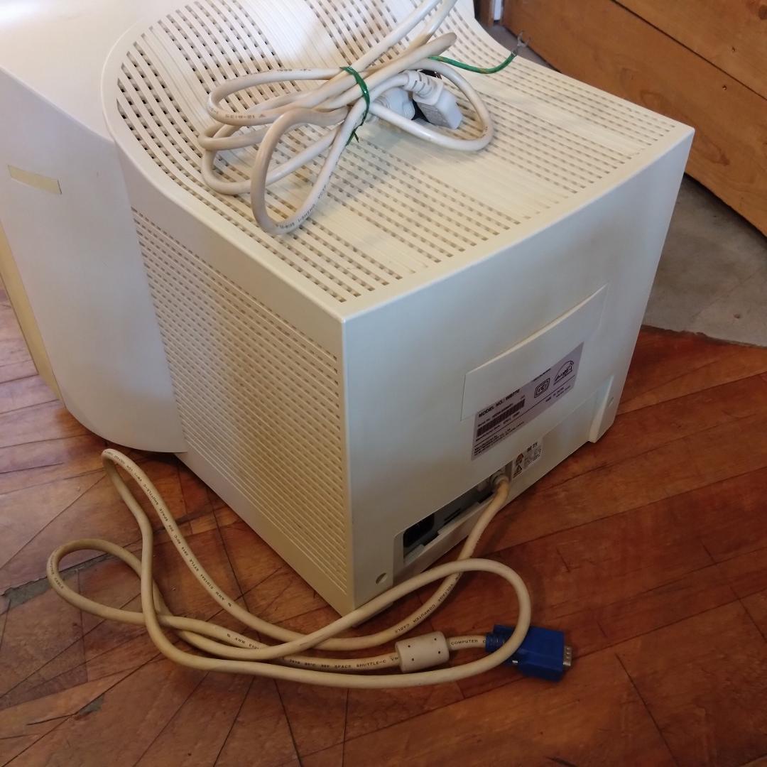 EPSON 17インチ CRTモニター WB770 - メルカリ