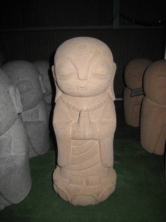 砂岩の蓮華付きお地蔵さん御影石 白御影石製、癒し地蔵さん | Healing Jizo made of white granite