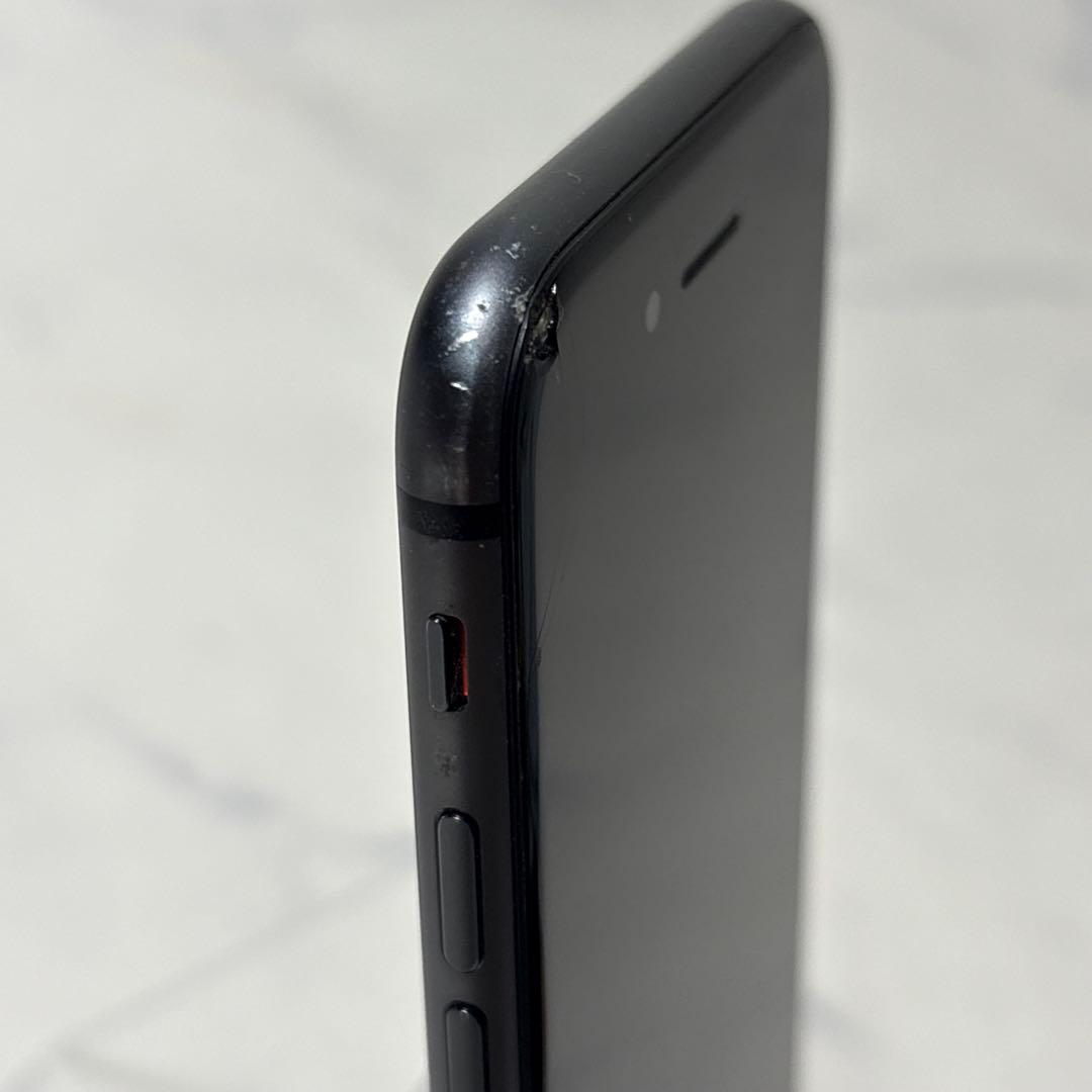 iPhone8 ブラック 本体 SIMフリー 画面割れ少々 - メルカリ
