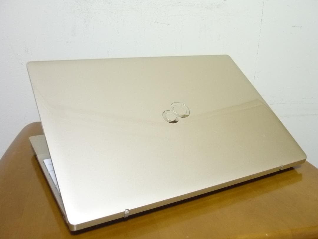 富士通希少ゴールドカラー 高性能i3搭載 win11 高速SSD フルHD大画面