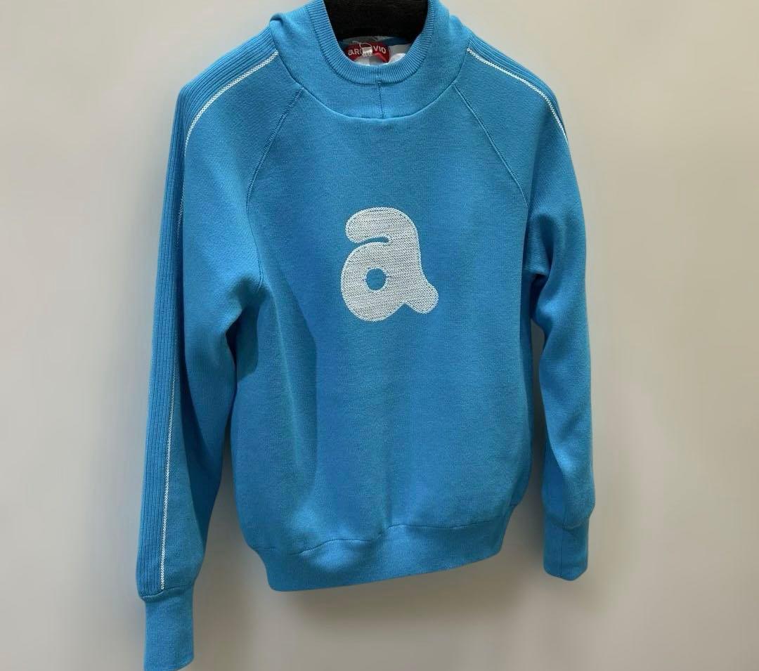 新品❤️アルチビオ❤️青色ロゴ入りクルーネックセーター アルチビオ レディース ゴルフウェア 長袖セーター 秋 冬 長袖ニット