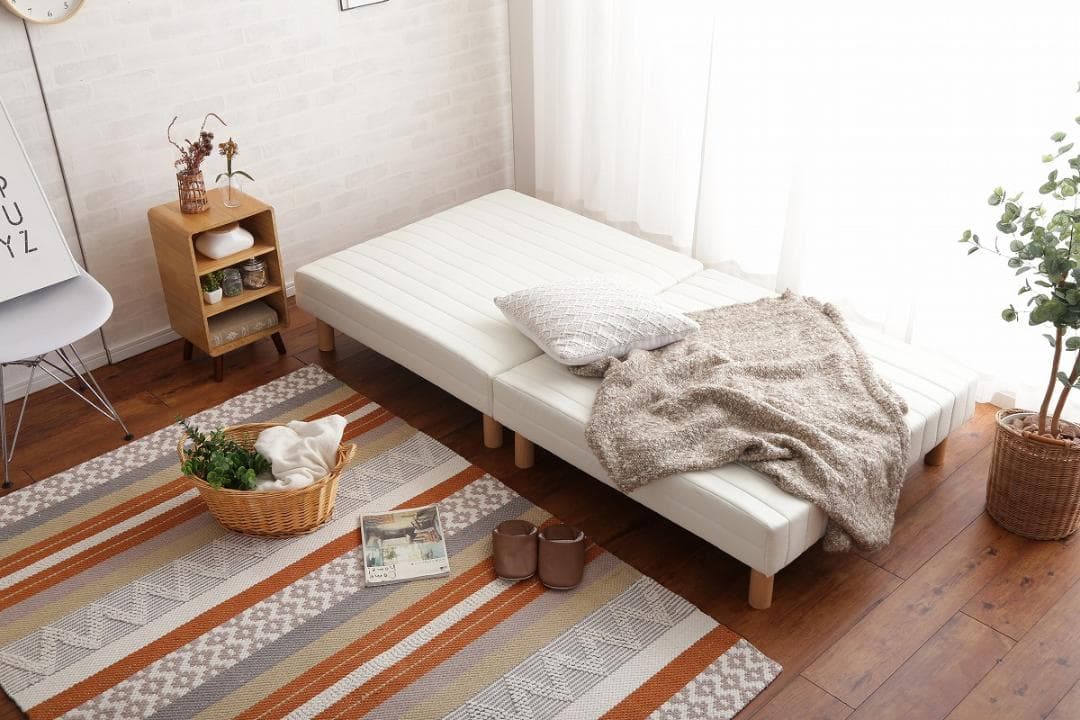 《新品・送料無料》脚付きマットレスベッド【セミダブル】