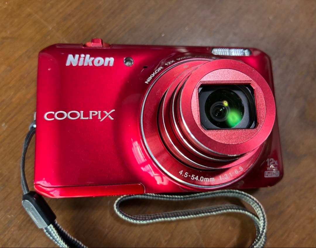 Nikon COOLPIX 赤 12倍光学ズーム - メルカリ
