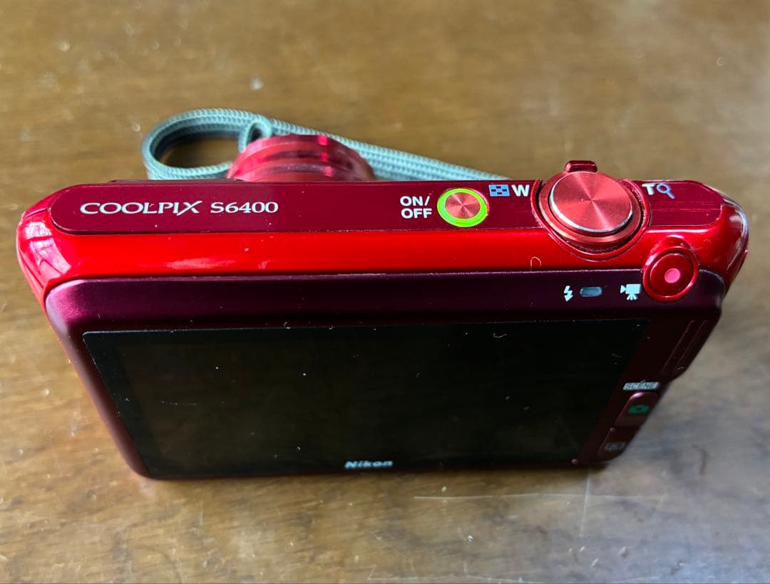 Nikon COOLPIX 赤 12倍光学ズーム - メルカリ