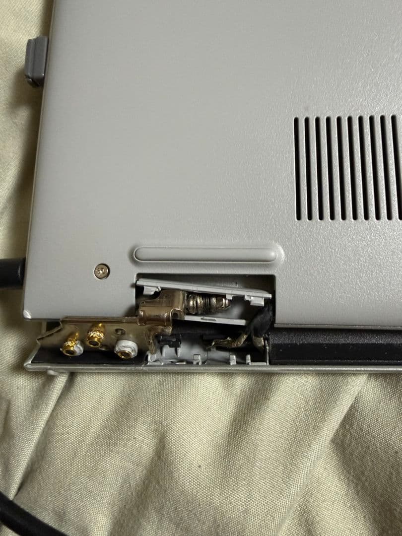 ぽ*ぽ様 【ジャンク】DELL Inspiron 15 3511 ヒンジ破損 - メルカリ