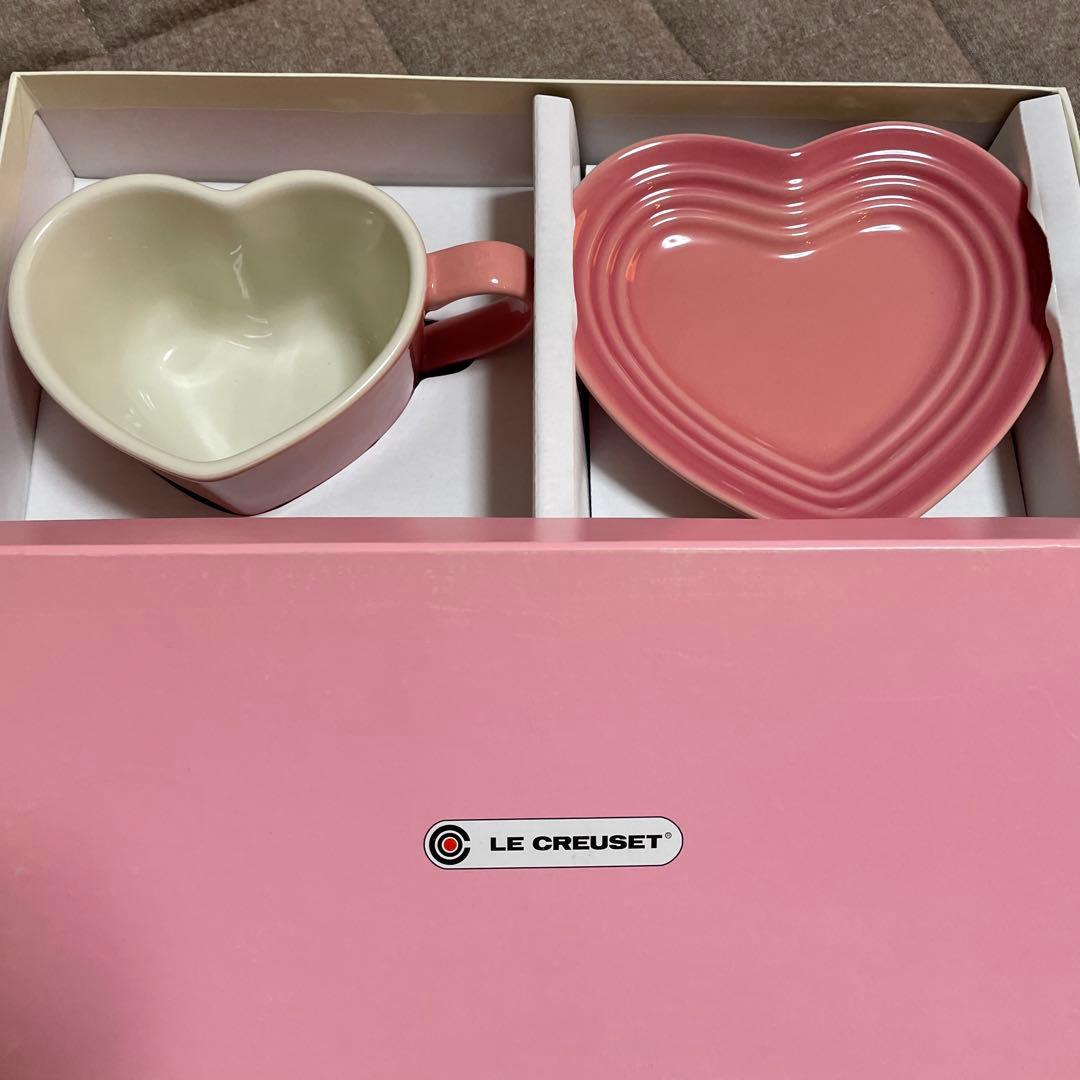 新品・未使用】ル・クルーゼ ハート形カップ&ソーサー - メルカリ