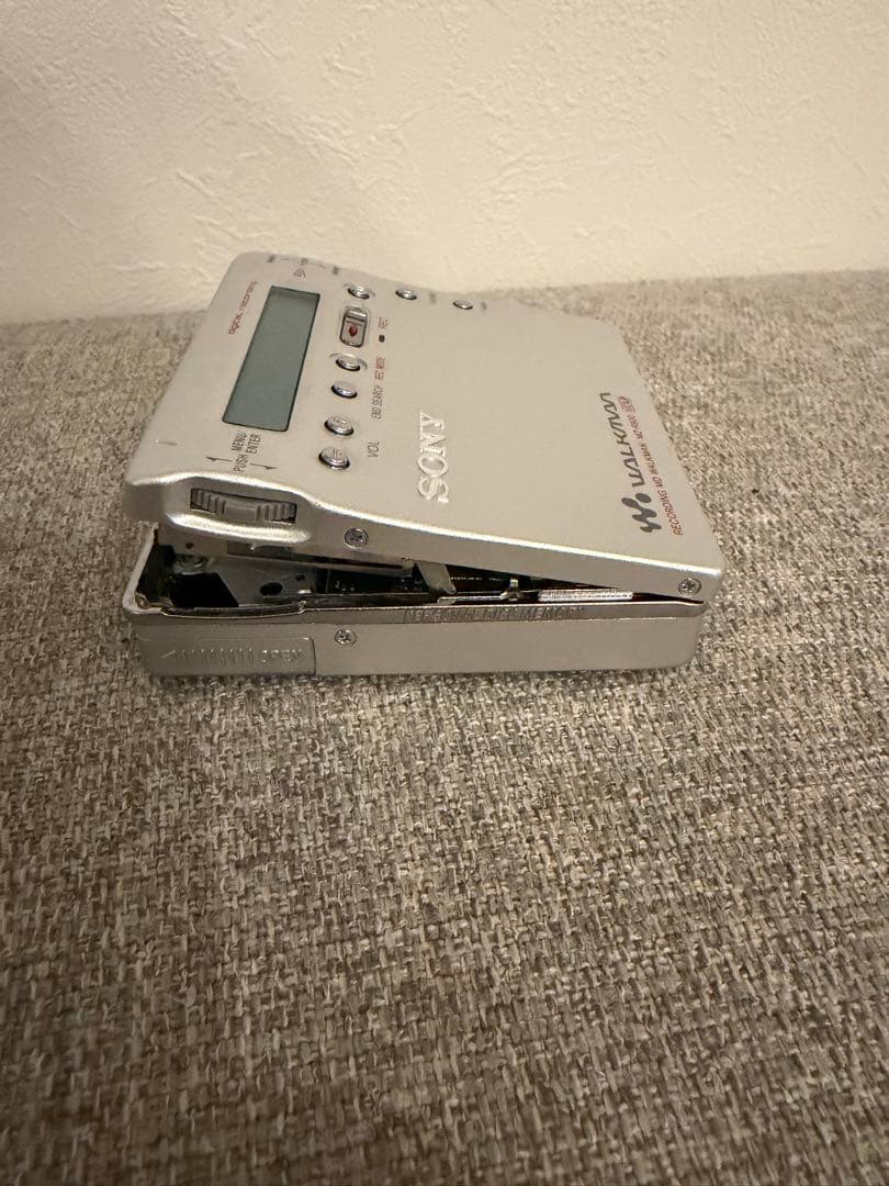 SONYソニー WALKMAN MZ-R900 ポータブルMDプレーヤー - メルカリ