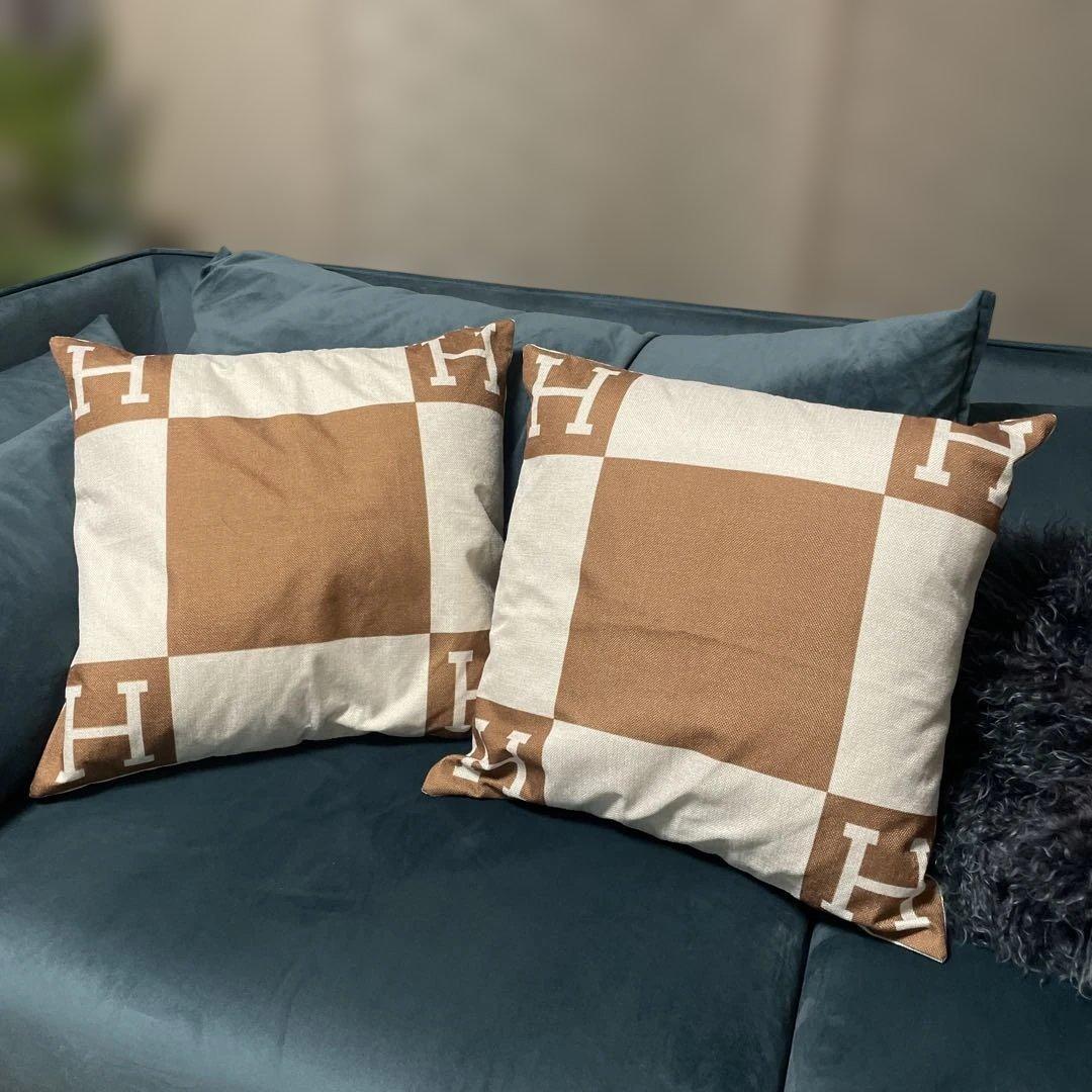 Hロゴ入りチェック柄クッションカバー 2枚セット - メルカリ