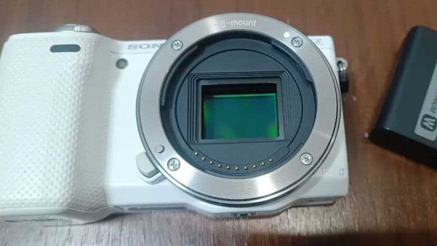SONY NEX-5R デジタル一眼レフ ボディ バッテリーのみ - メルカリ
