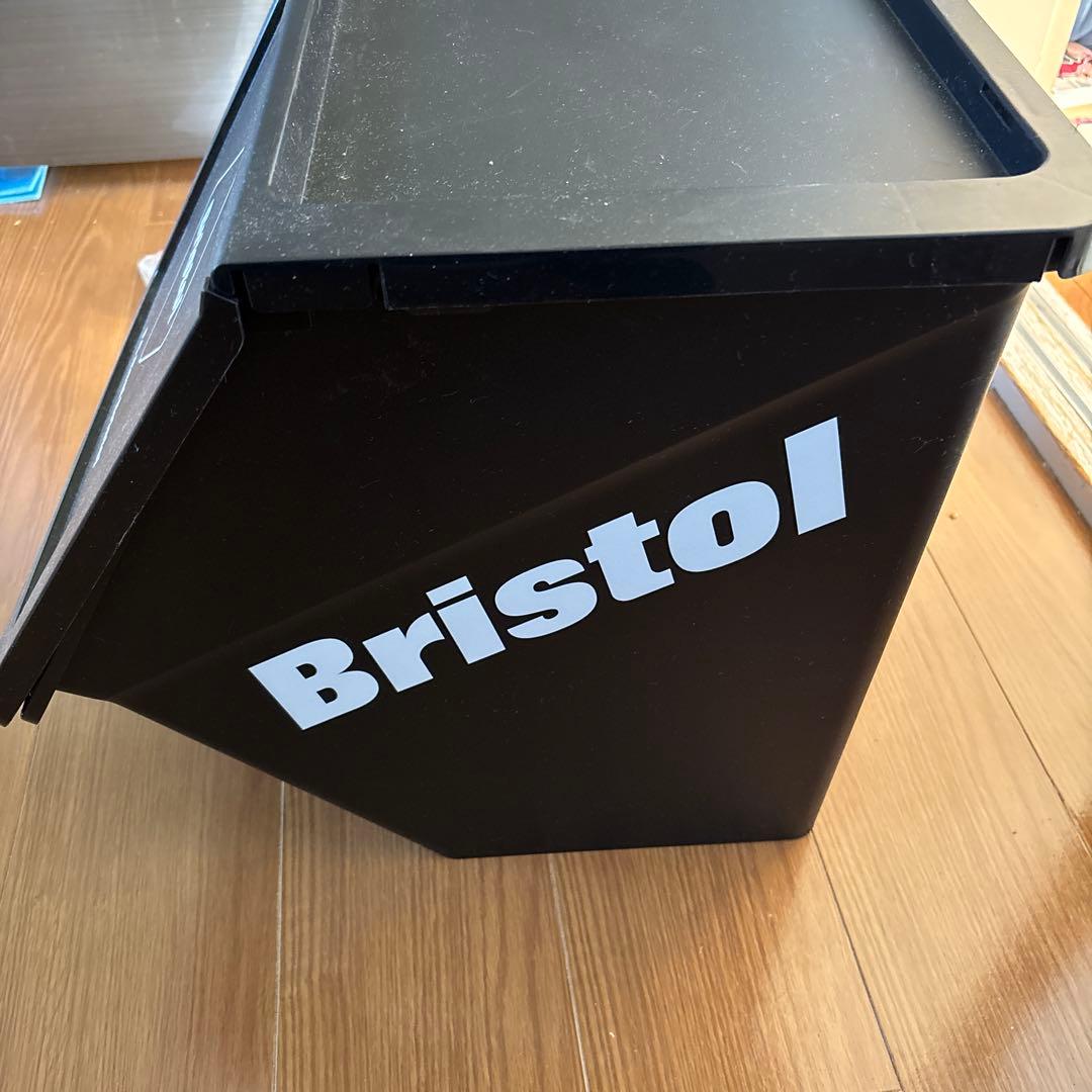 F.C.Real Bristol コンテナ