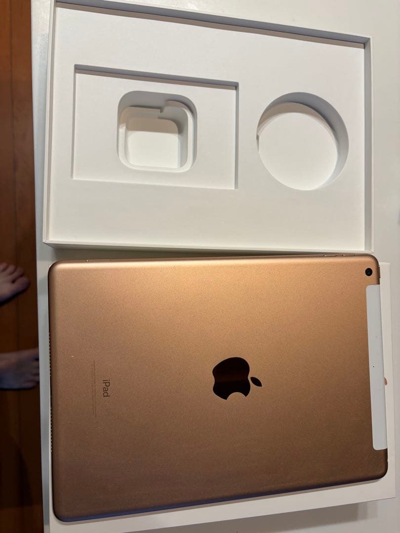 Apple 第6世代　iPad 10.2インチ 128GB ゴールド Amazon.co.jp: 【整備済み品】Apple iPad (第6世代) Wi-Fi + Cellular